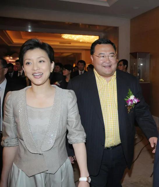 杨澜的现任老公原来是他？一个是有能力的商人，一个有才华的明星，一个有财一个有才，