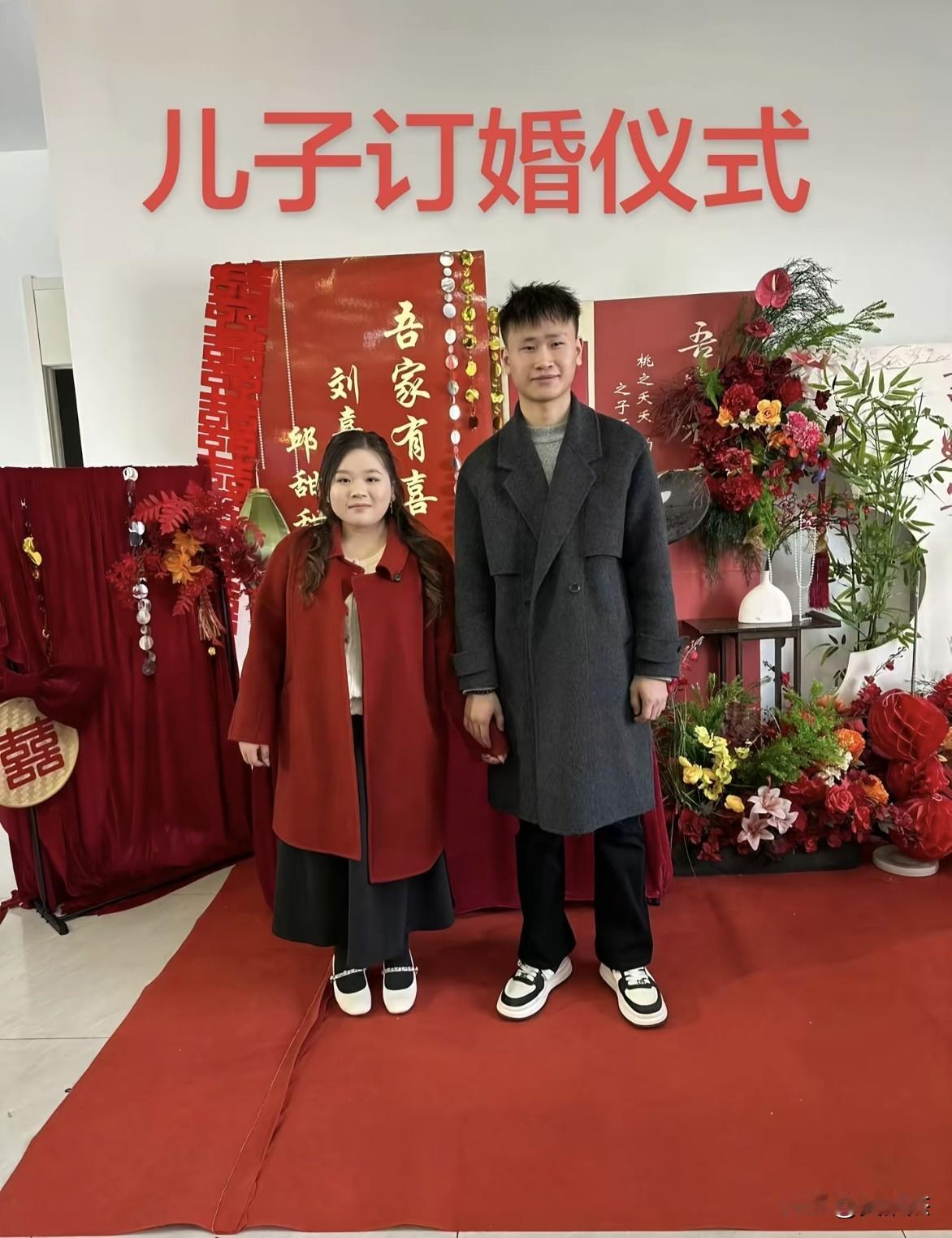 嘉乐和甜甜～～互补型，挺般配的！恭喜。[比心]