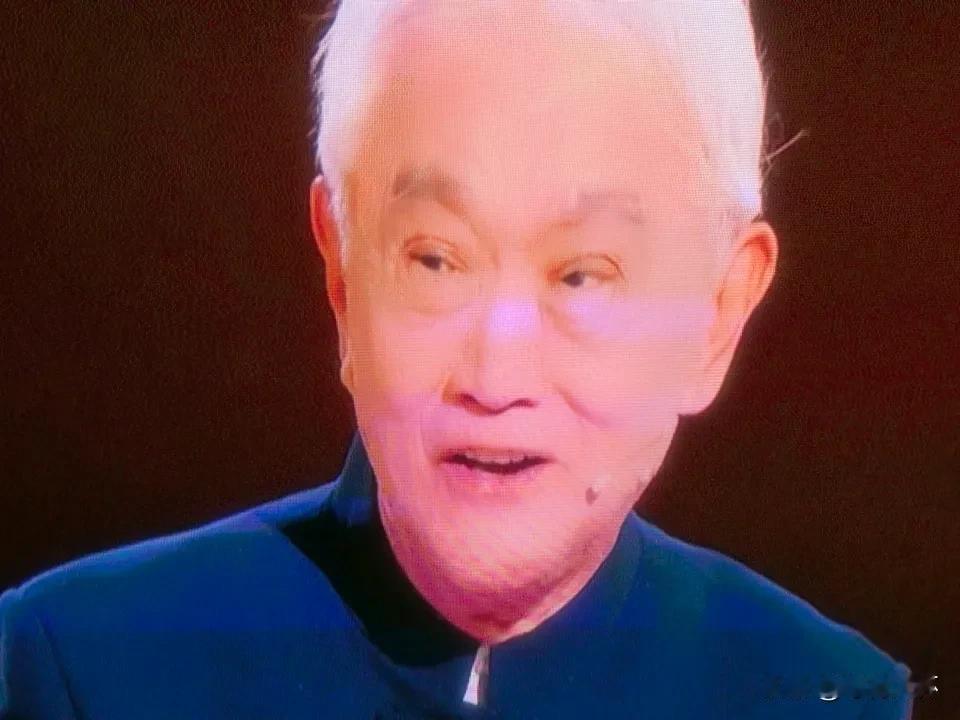 命有多久，我便演多久
看来，只要你寿命够长，熬到同时代的其他人都渐渐隐去，你就是