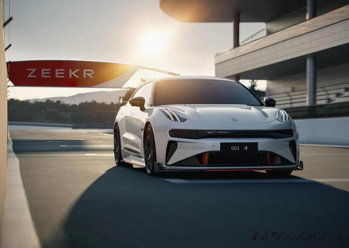 从官方渠道获悉，这是极氪高性能纯电研发的巅峰之作“ZEEKR 001 FR”，而