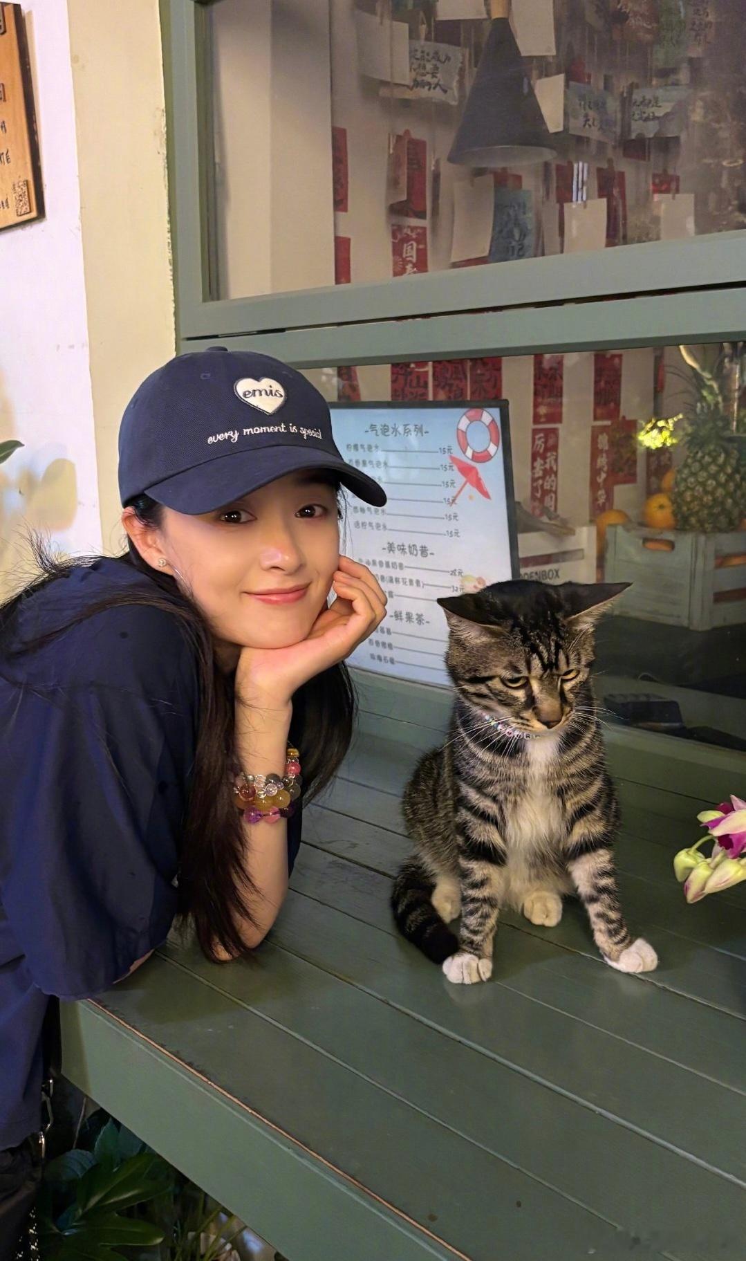 蒋欣[超话]  因为想你、昨晚梦见你了！和你见面、感觉很真实！老爷：怎么没画完？