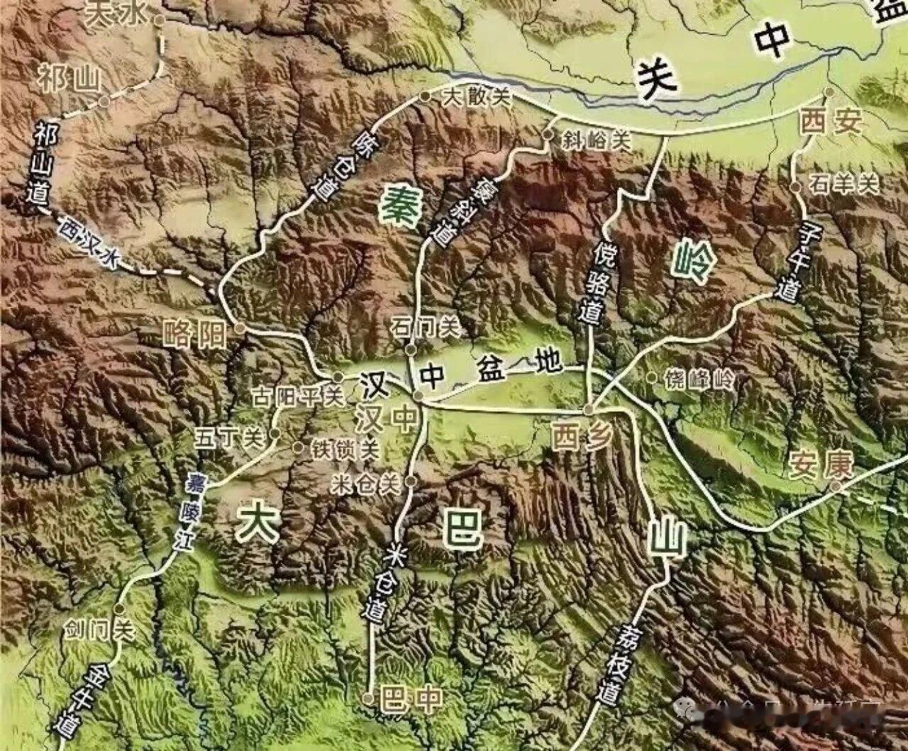 秦巴山地地形图，横亘北方的秦岭与南方的大巴山，像两道巨大的天然屏障，怀抱起一块狭