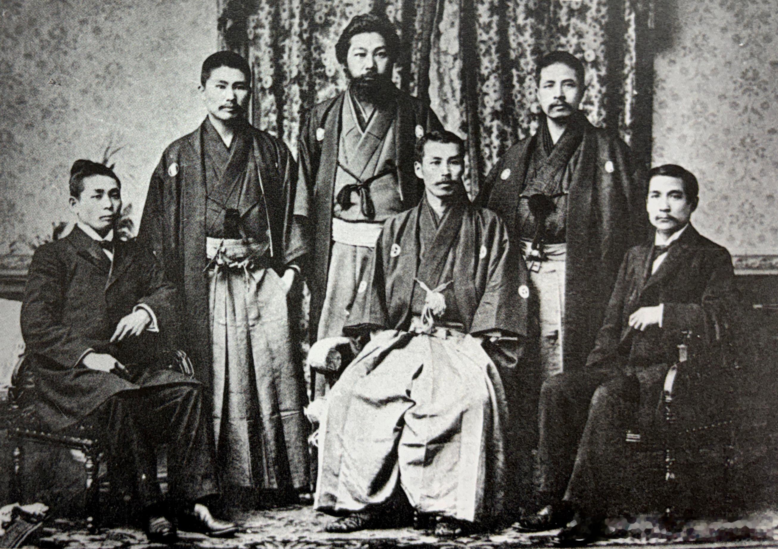 1900年孙中山与日本友人在东京合影，左起Suenage Takashi末永节、