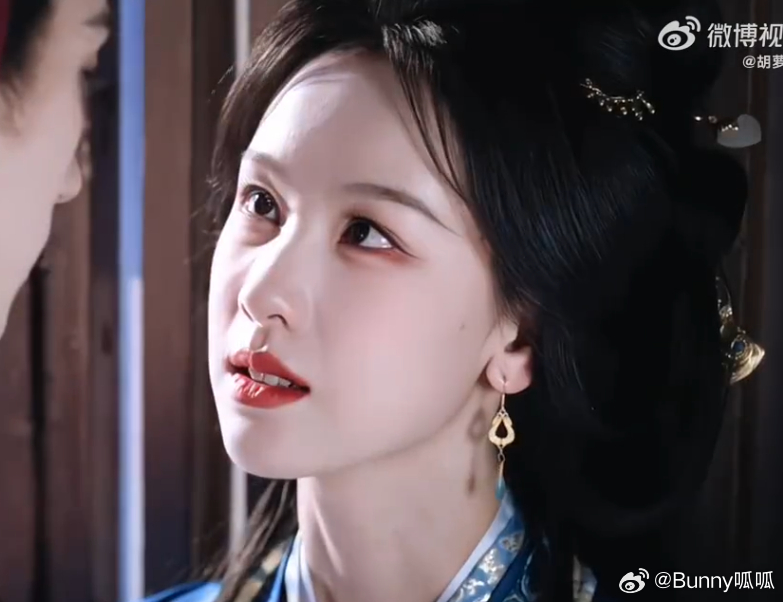 陈都灵新剧未婚妻变小妈 不得不说，老爸追求女儿的未婚妻这个设定有点疯狂，剧本的狗