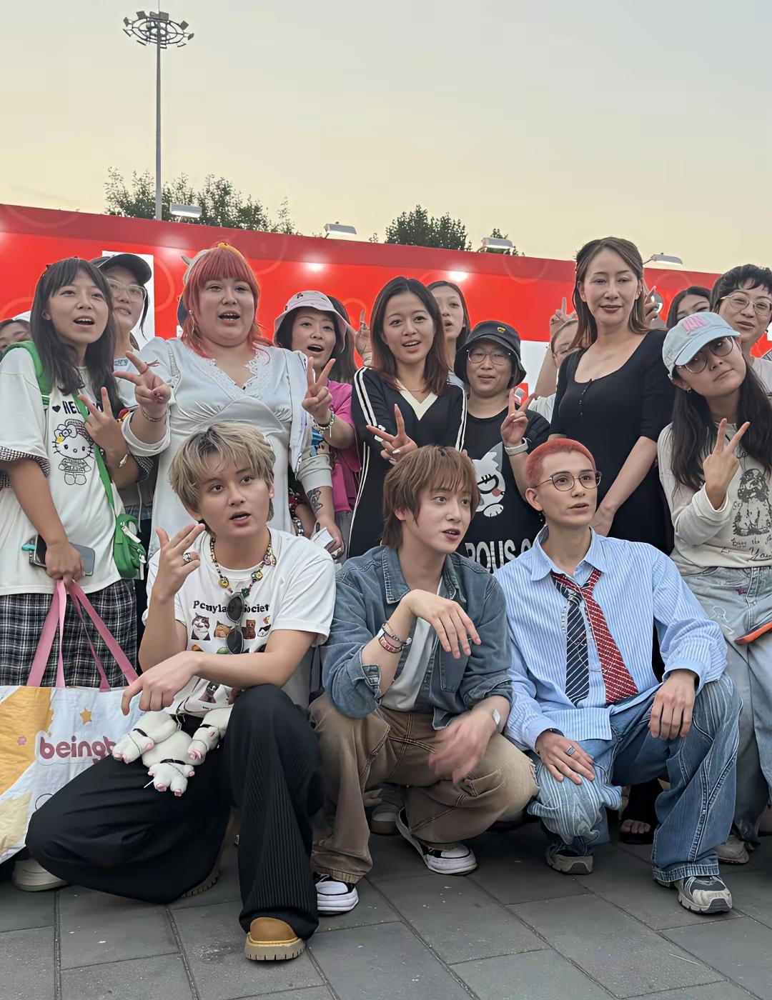 陈情令三个男演员再聚首，聂怀桑、温宁、金光瑶，尽管金光瑶理着短短的红头发，看着很
