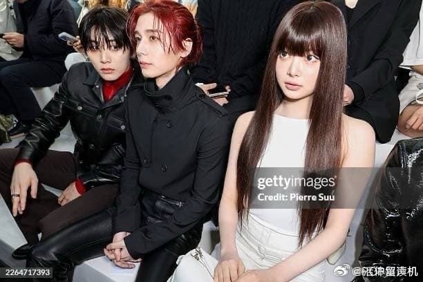 韩泰山这是在偷瞄吗？ 