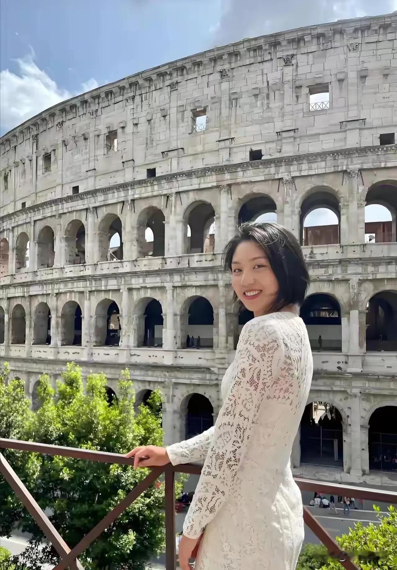 实话实说，萝卜白菜，各有所爱，我说王欣瑜颜值高身材好，只是代表个人而已，没必要过