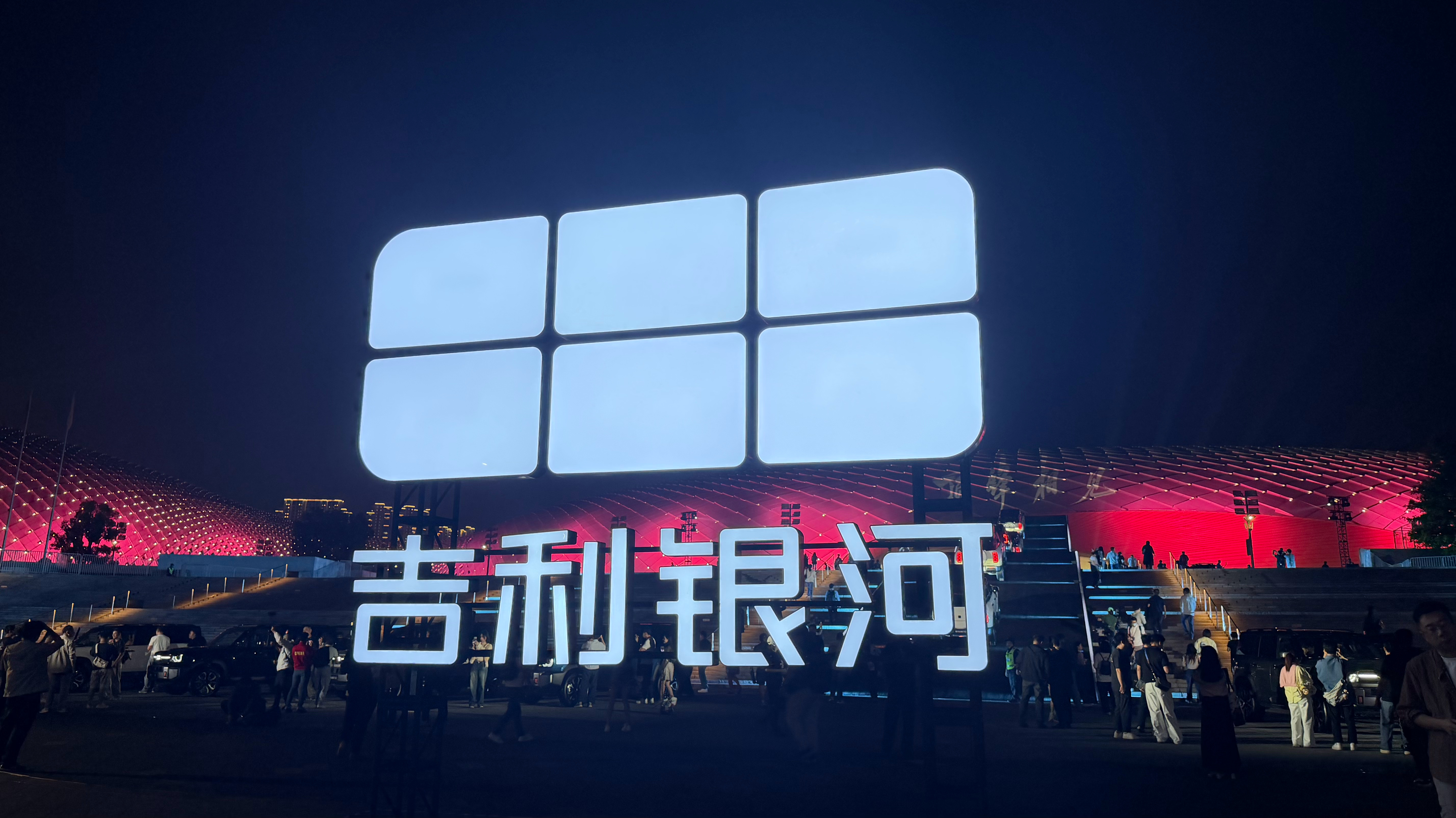 双冠飞轮转动！成本算法品牌三重势能提速千里浩瀚千里浩瀚拿下搭载规模和使用里程增速