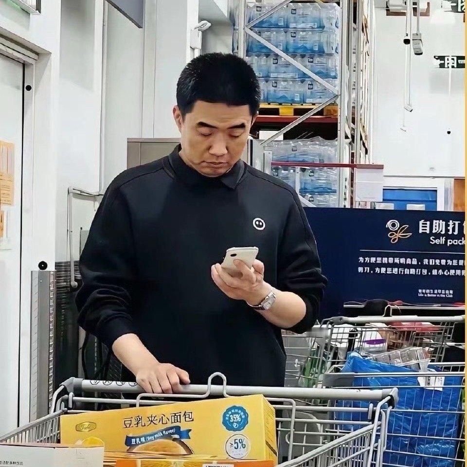 iPhone Air是一款不错的手机，但是牺牲续航和影像eSIM麻烦错失首发损失