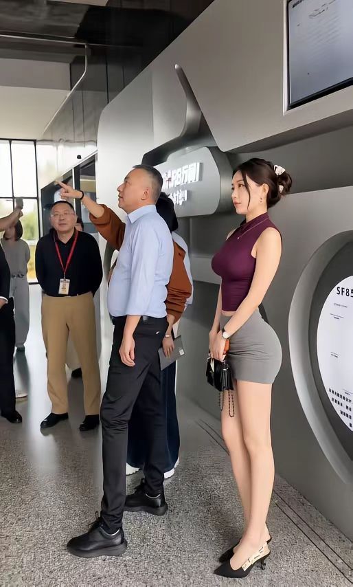 现在判断是不是得力助手看秘书性别。男领导带男秘书，女领导带女秘书。这些都是务实能