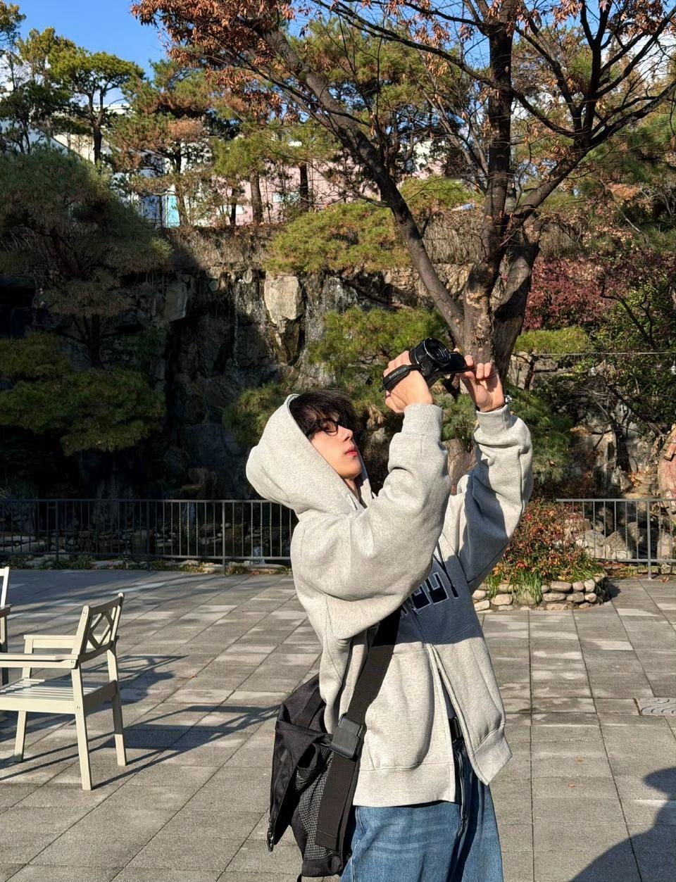 余承恩给人又想谈又想养的感觉 等了好久的余游四时终于更新啦！这是什么新鲜的女友视