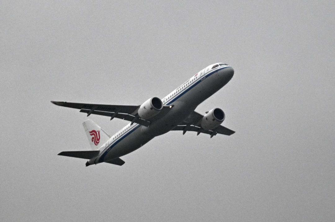 中国C919客机完成首次国际航班飞行

中国商飞C919于周三完成首次定期国际商