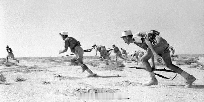 历史上的今天 1942年5月26日，利比亚沙漠中的比尔哈凯姆战役打响。在16天里