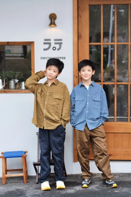 都说穿衬衫的男孩子最帅了