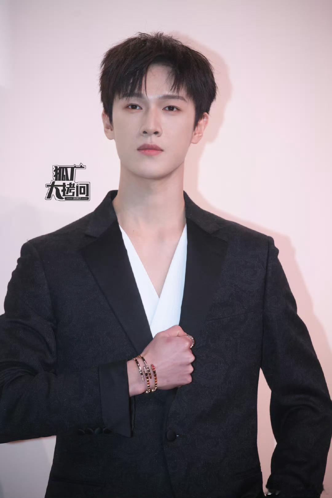 李昀锐、陈星旭、夏之光宝格丽活动男明星生图 