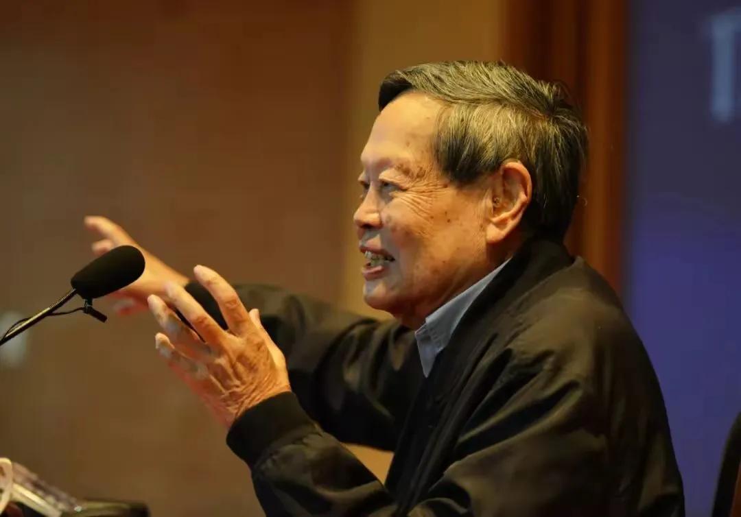 看到一个观点，中国近20年的科技进步，跟杨振宁的回国有很大关联。
评论区里有人这