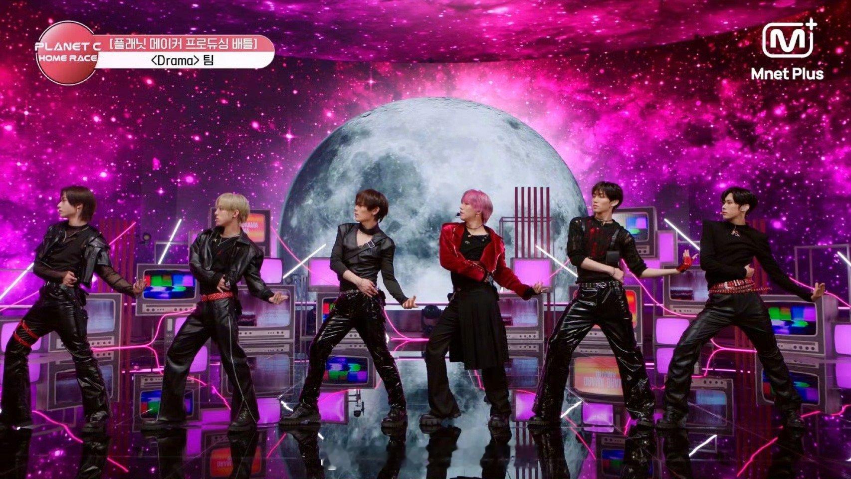 被男宝2C组的舞台笑到了！选手们跳得认真又帅气，《drama》《god‘s me