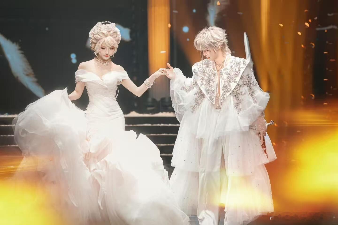 猫猫一日骑士 人生照片，王子与公主。和平精英职业联赛