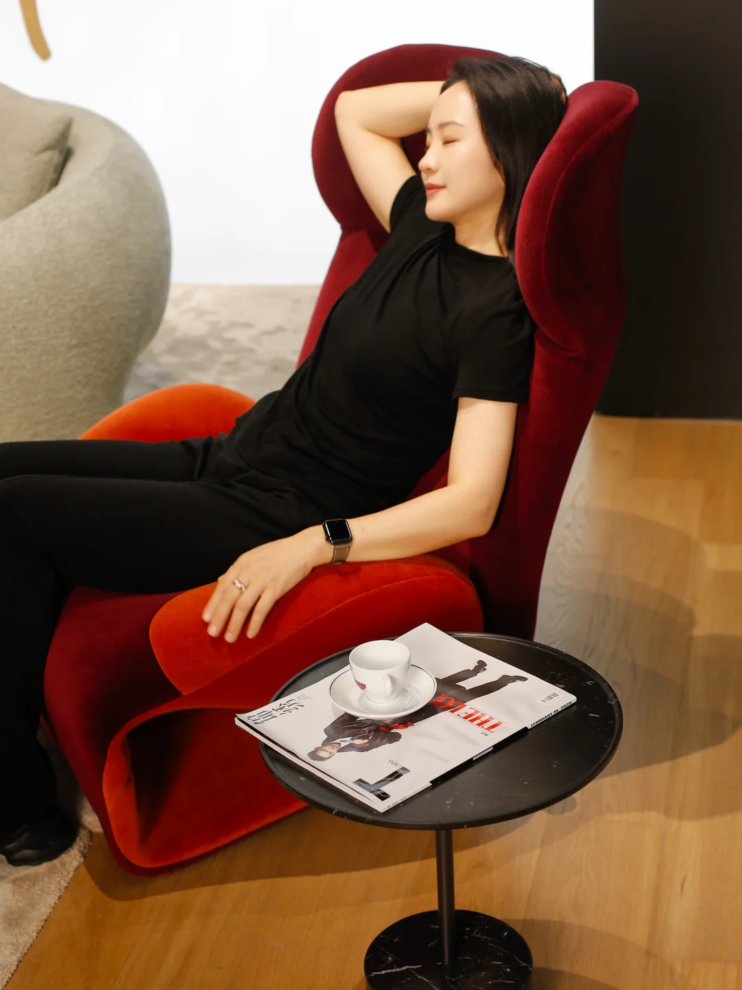 Cassina广州展厅上新 | 会Wink的红丝绒躺椅