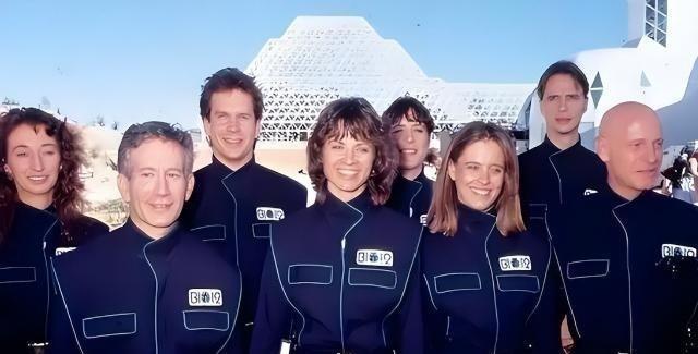 1991年，美国特意做了一个轰动全球的实验，把4男4女关在一起两年，再次打开房门