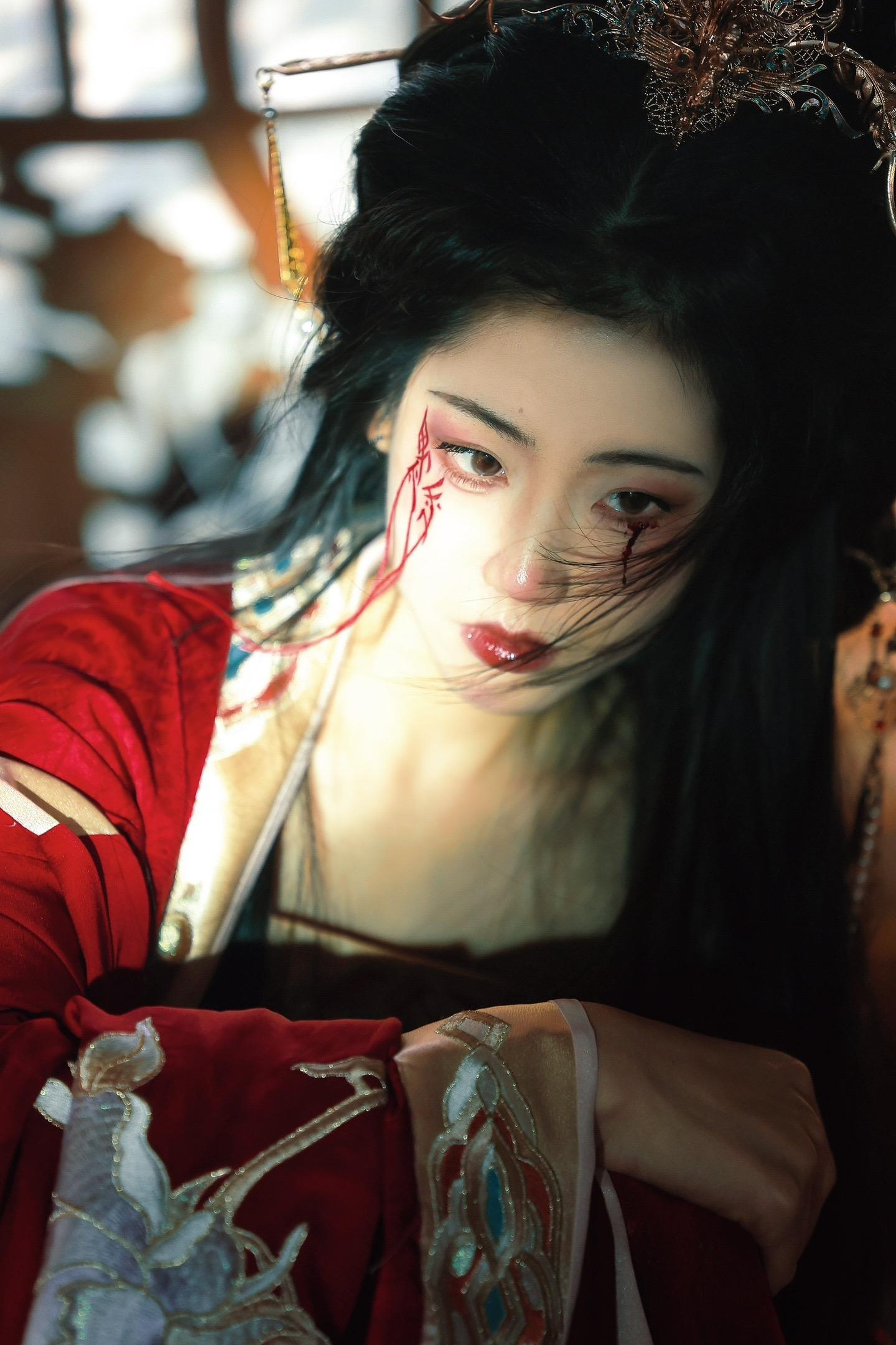 女书 | “何人渡我？”“自渡罢。”摄/后：我
出镜： 
同行/💄