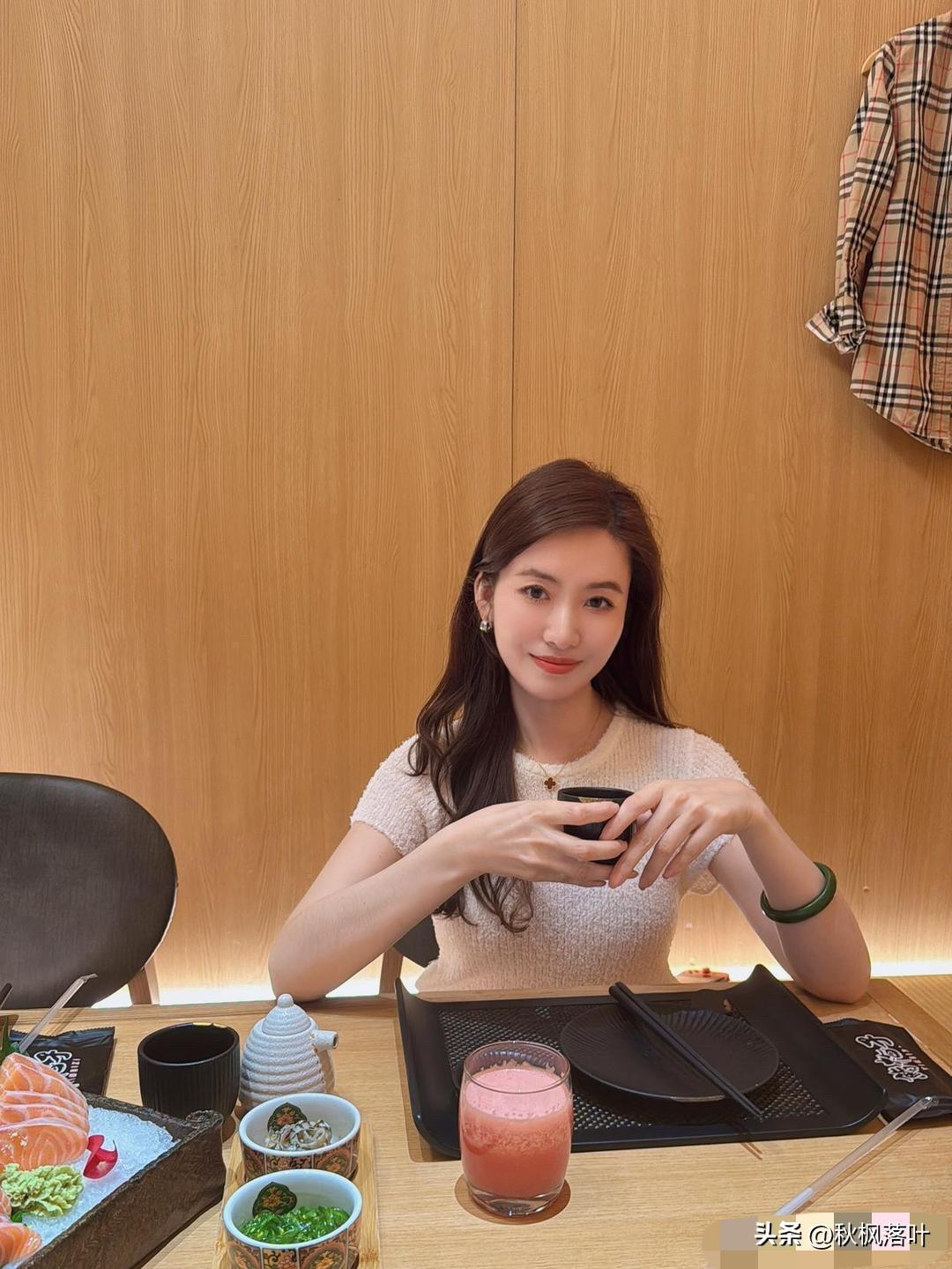 三十岁嫂子这气质杠杠的