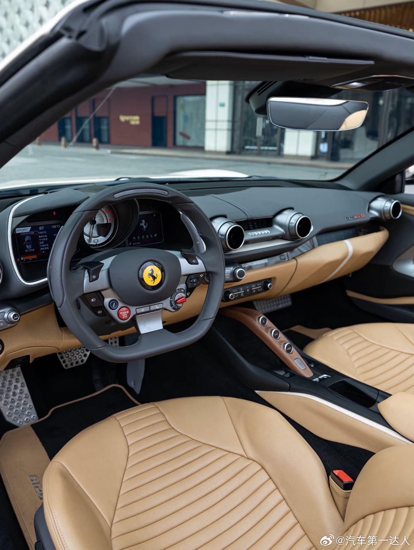 法拉利812 GTS  TM版，高定版配色，24年落户，0.9万公里 