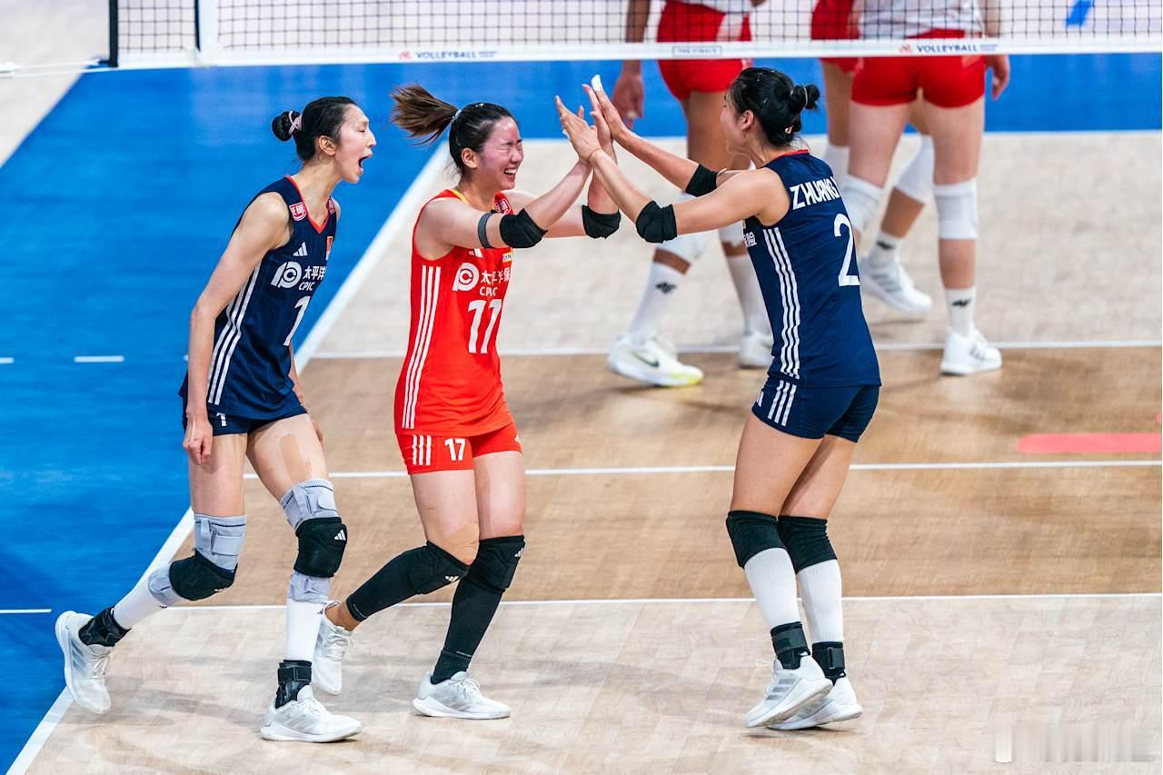 中国女排2比3波兰女排2025世界女排联赛无缘四强！中国队2-3（25-17/2