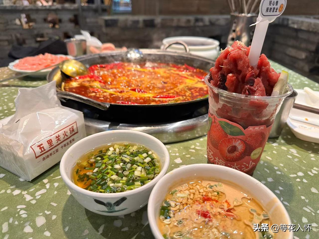 我和王花花不得不说的故事之二十八

那天晚上，王叉叉一个电话甩过来：“大爷，走哦