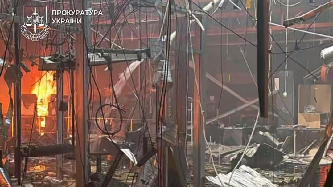 乌克兰总统泽连斯基21日证实，俄军当天对克里沃罗格市最大购物中心发动两次无人机袭