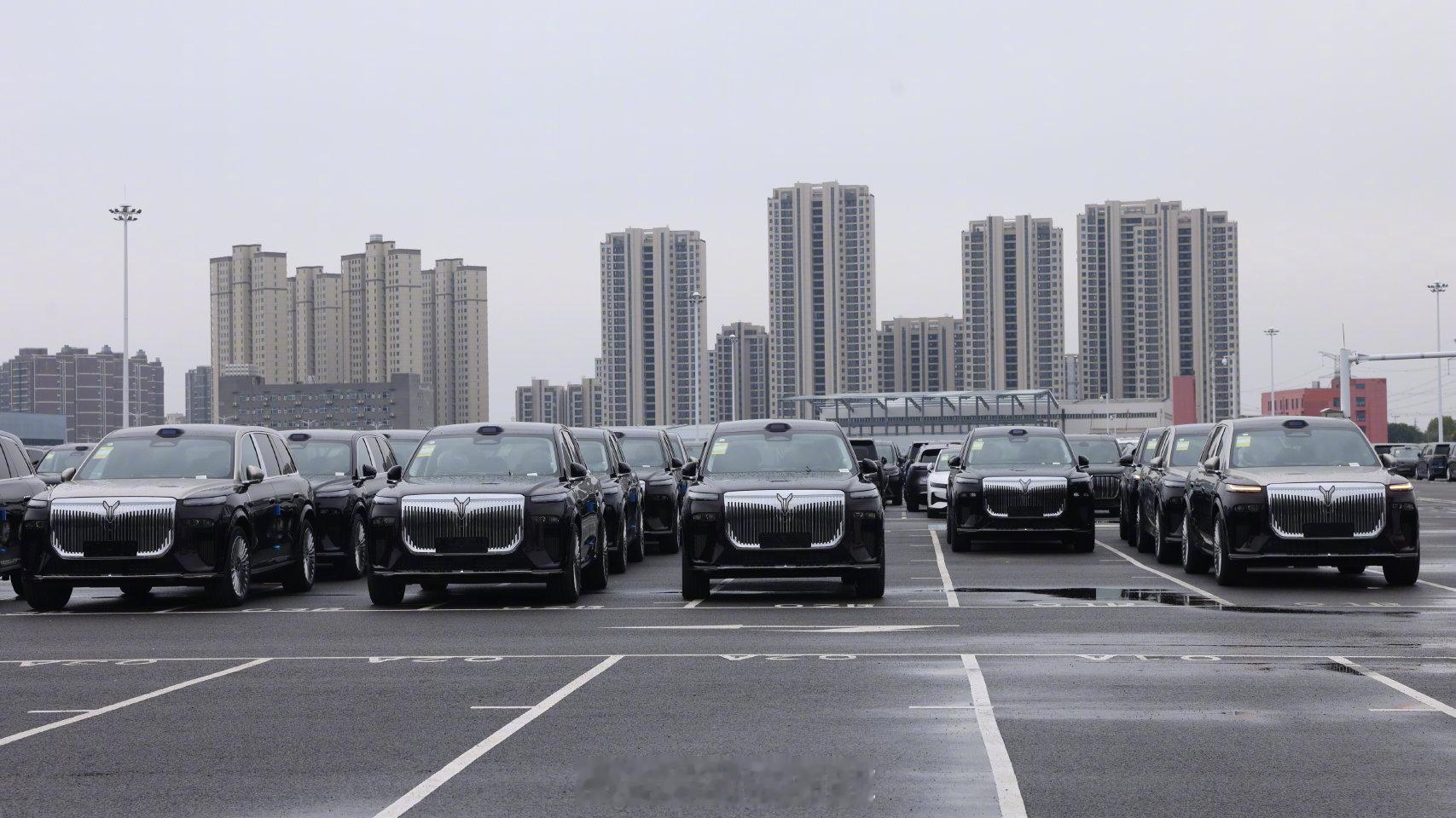 11月11日，新能源“造车国家队”的旗舰SUV，岚图泰山正式启动全国发运！首批新