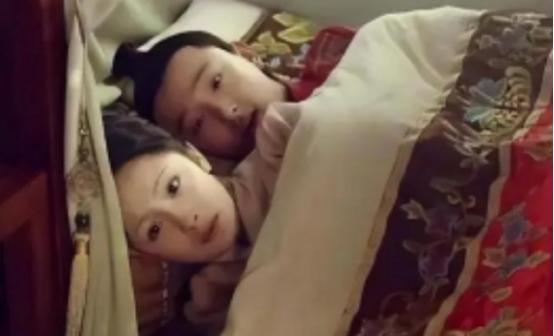 古代夫妻进行房事时，为啥旁边会有个丫鬟在伺候，难道他们不尴尬吗?真实原因是令人“