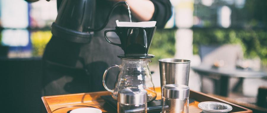 欠你钱不还，替你背霉运：
 
1、金钱是一种能量，欠别人的钱不还，你以为这是占到