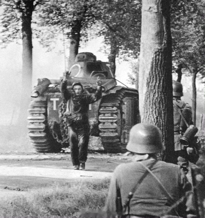 1940年5月，在 Hermeton sur Biert附近，法国军队一名Cha