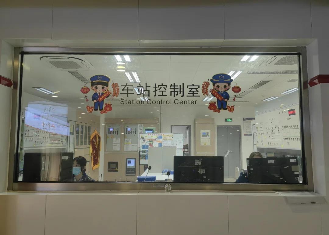 佛山地铁的年味小巧思太戳了
被佛山地铁的春运装饰暖到了✨
随手拍的小美好，年味儿