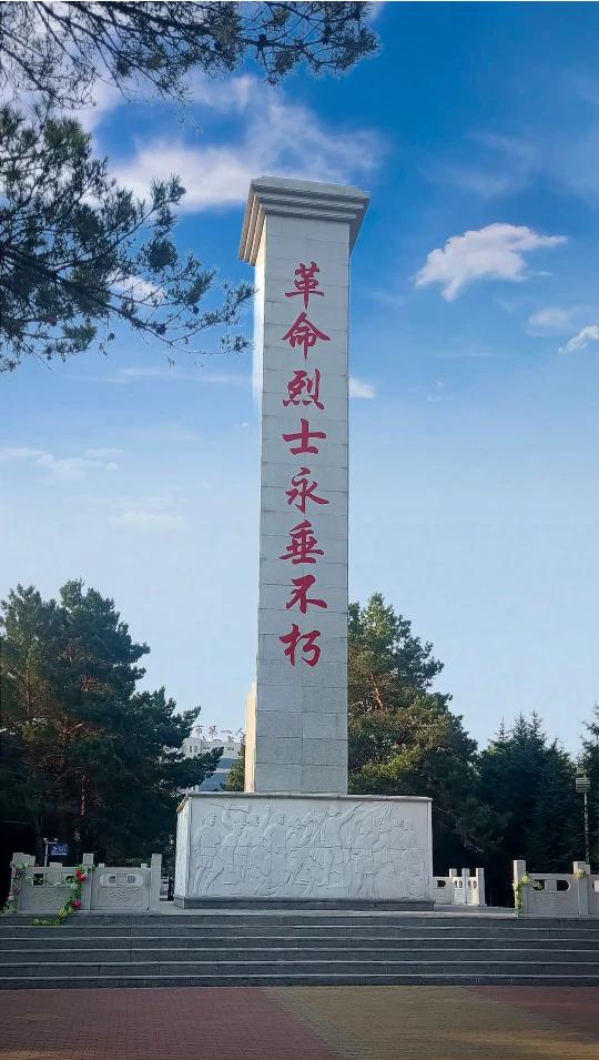 看你一脸严肃，好像发生了重大案件。请问：朝鲜语版的“映山红”是经过改编了吗？哪里
