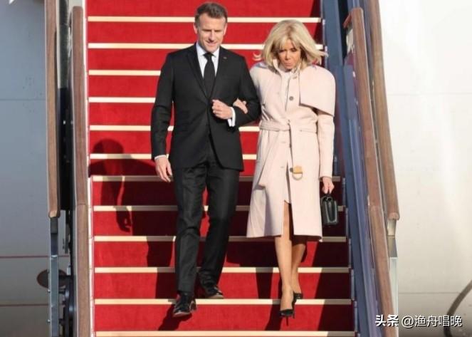 特朗普嘲讽马克龙：下巴还没从那一拳中恢复！马克龙回应：言论“不体面”

两位性格