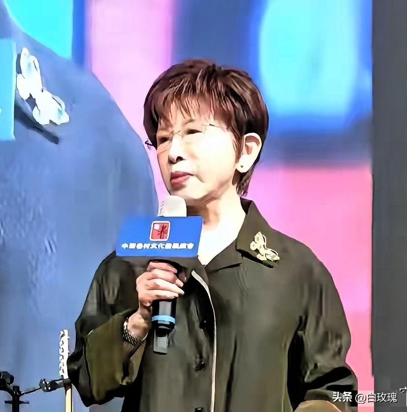 洪秀柱当着郑丽文、韩国瑜等一众国民党大佬的面称：一中就是一个中国，大陆和台湾同属