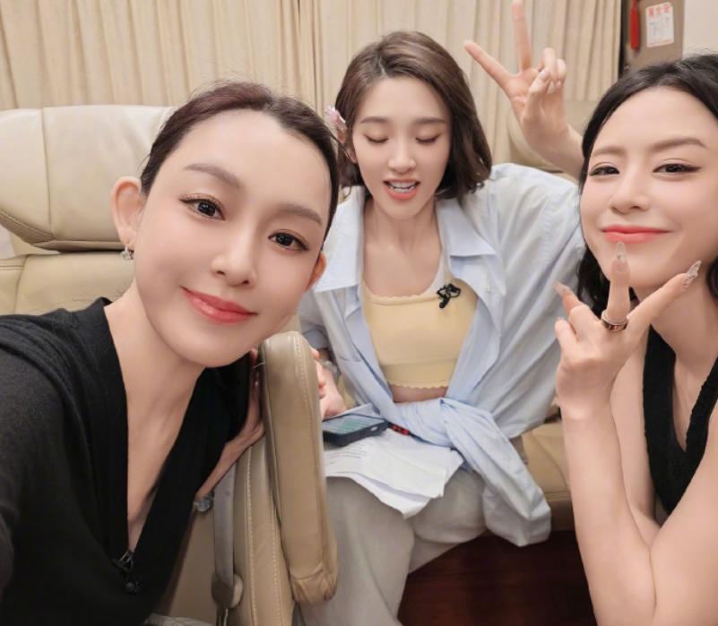 娱乐圈的姐妹情有多少是演的？
可范玮琪这次，真演不出来。
6月6号上海演唱会。她