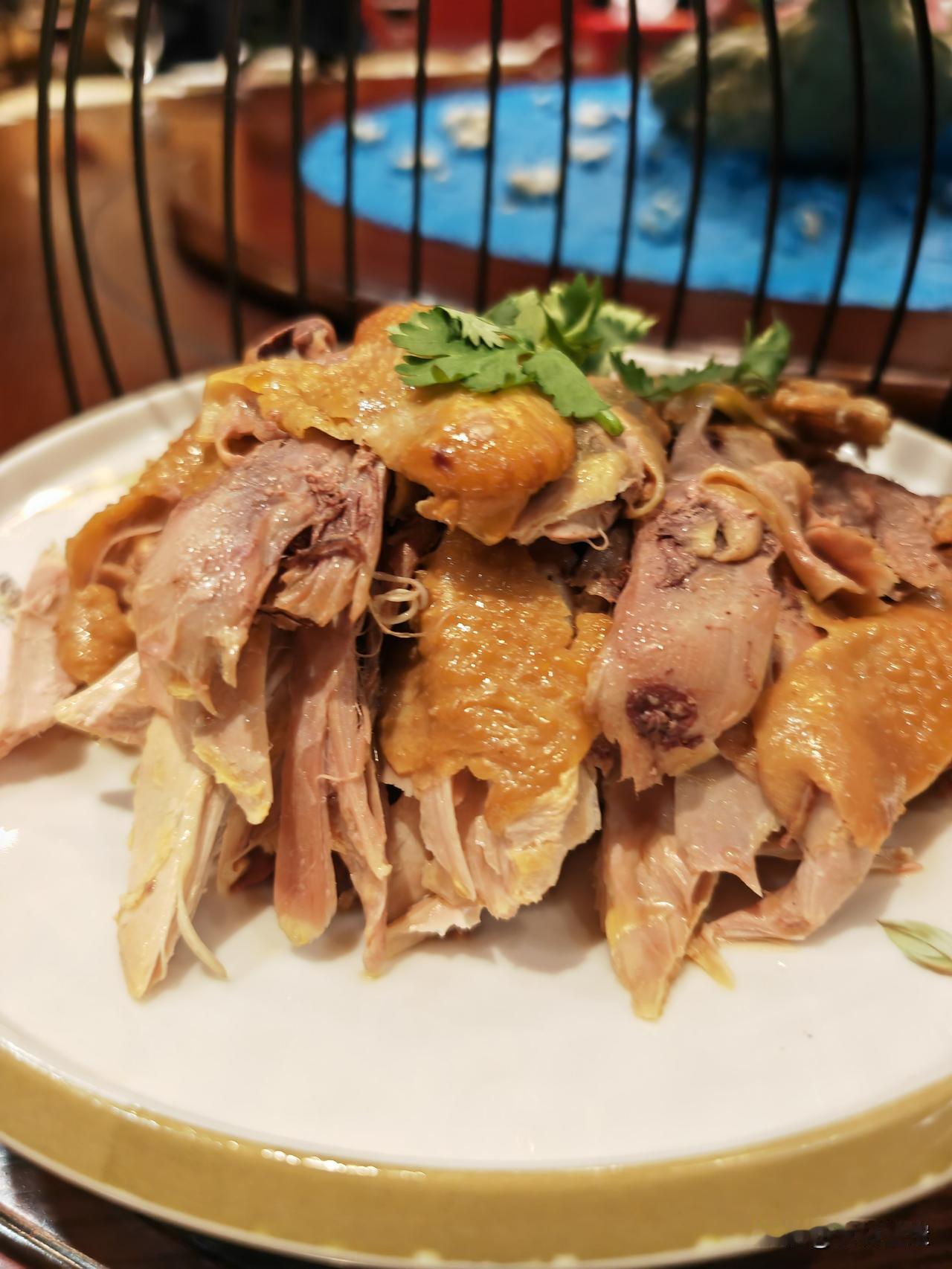 辽菜天花板鹿鸣春饭店，消费比较高，本地人褒贬不一。
提起百年老字号鹿鸣春饭店，老