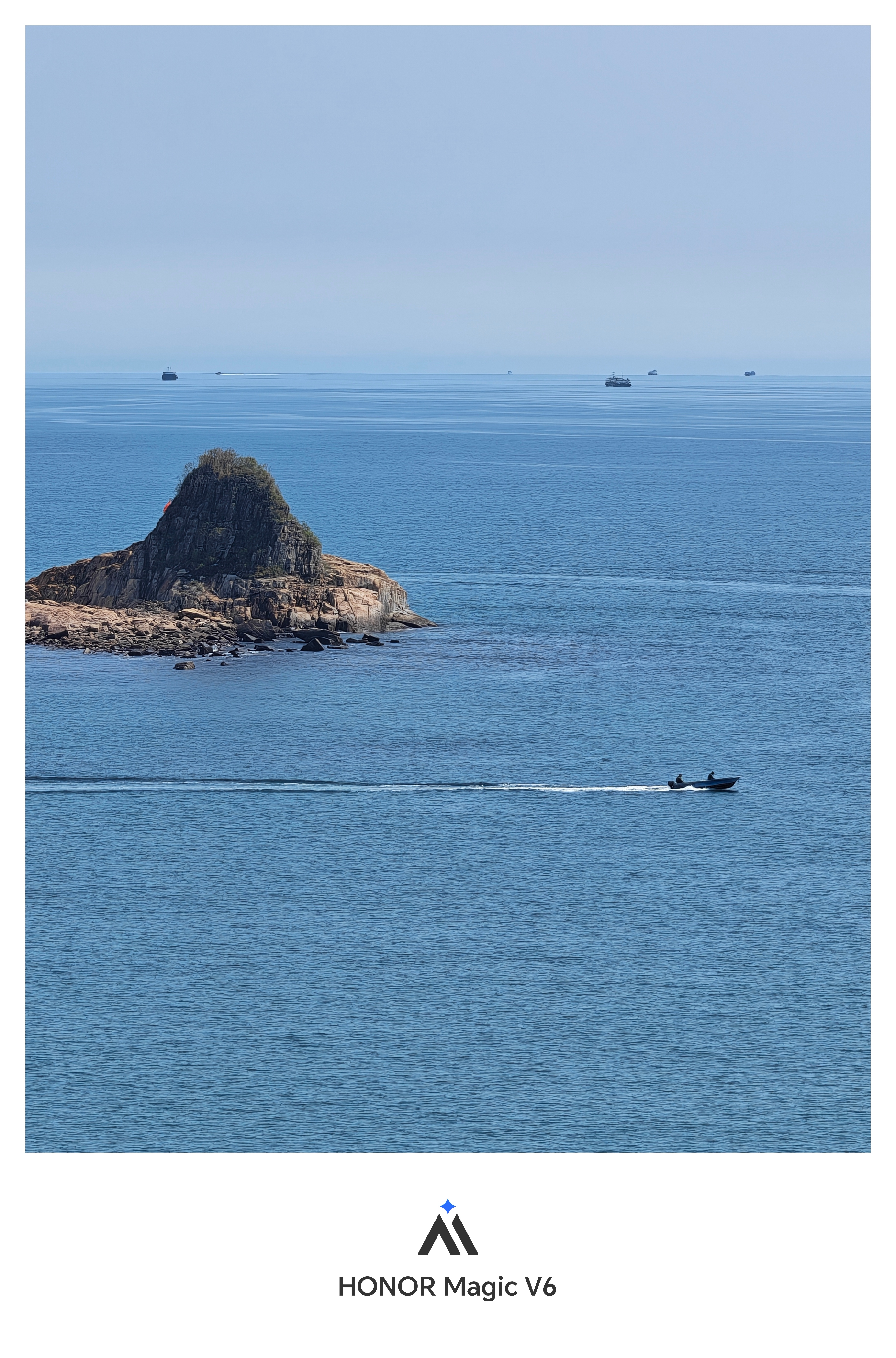 给大家分享一组荣耀Magic V6的随手拍，前几天在深圳大梅沙海边拍摄的。这一代