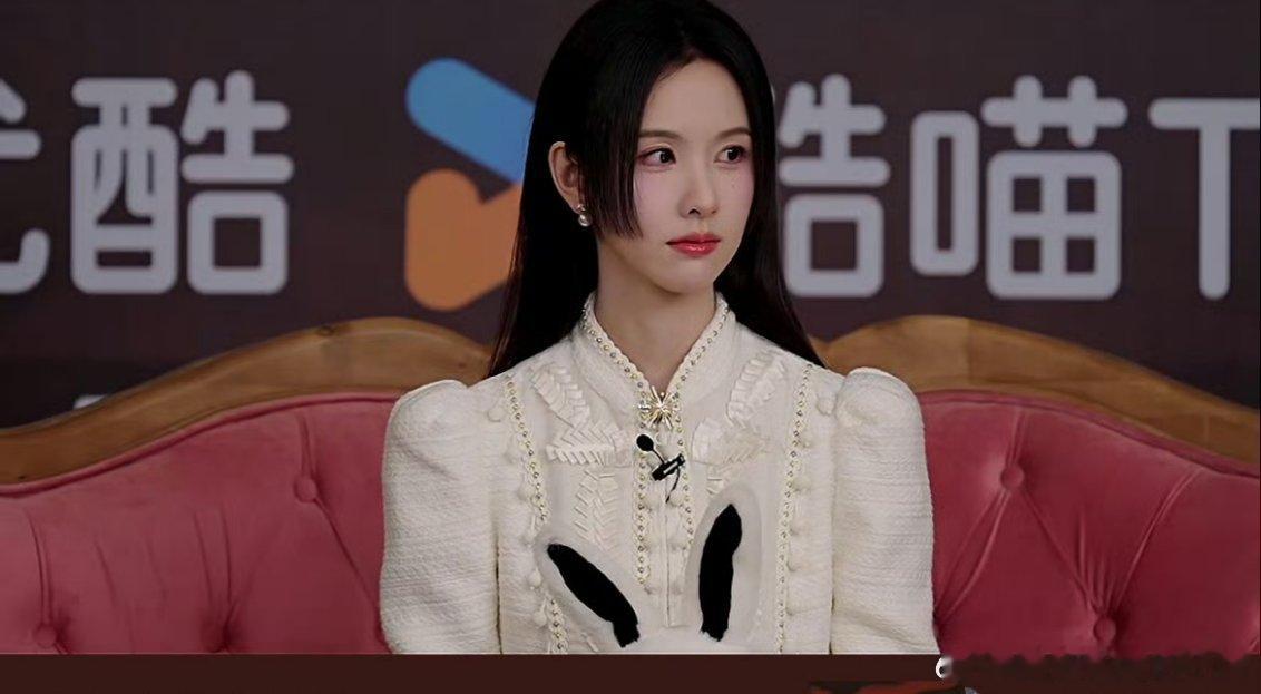 陈都灵白幼薇直播妆造 