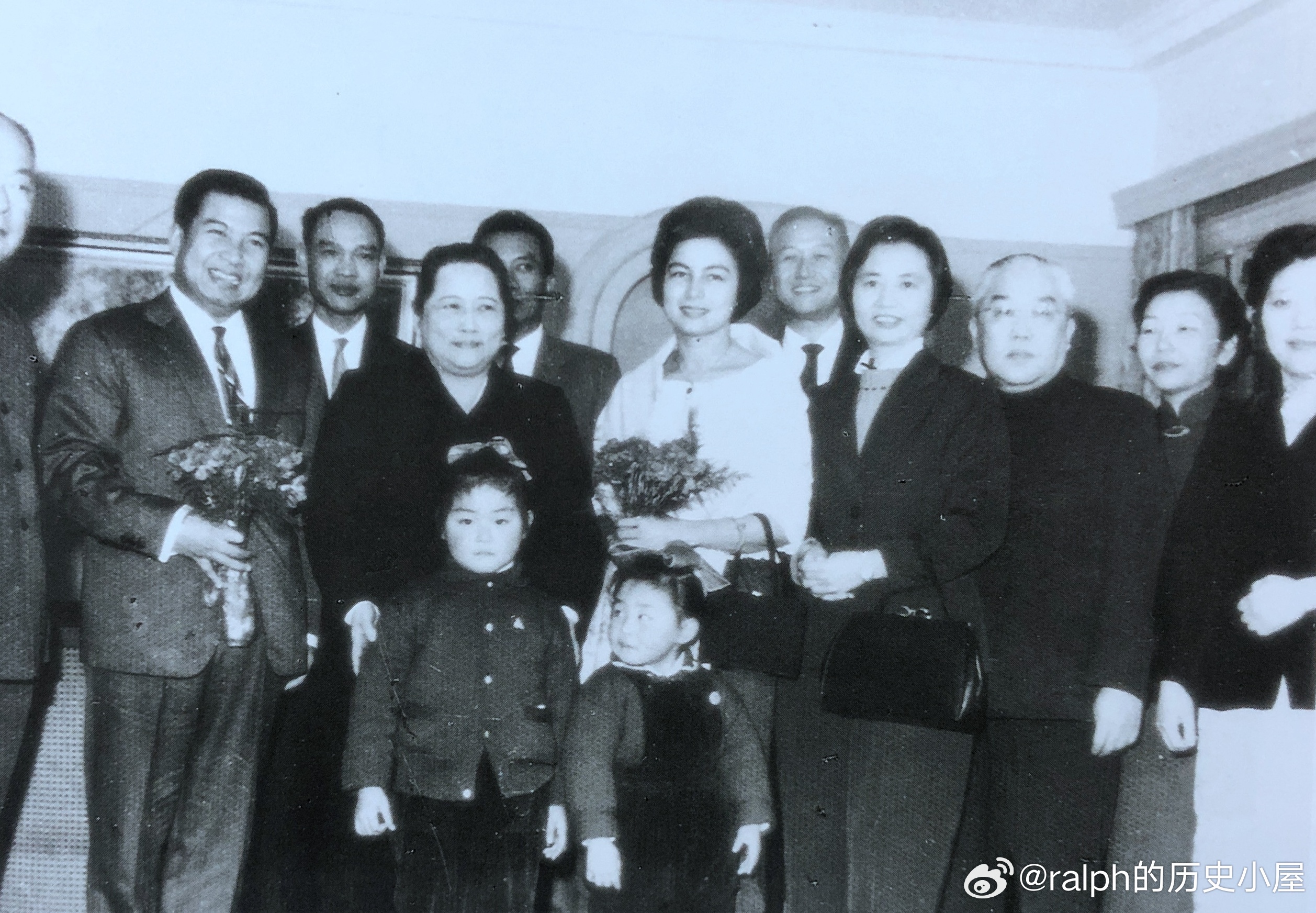 1963年2月20日宋庆龄在上海寓所招待柬埔寨西哈努克亲王夫妇历史影像