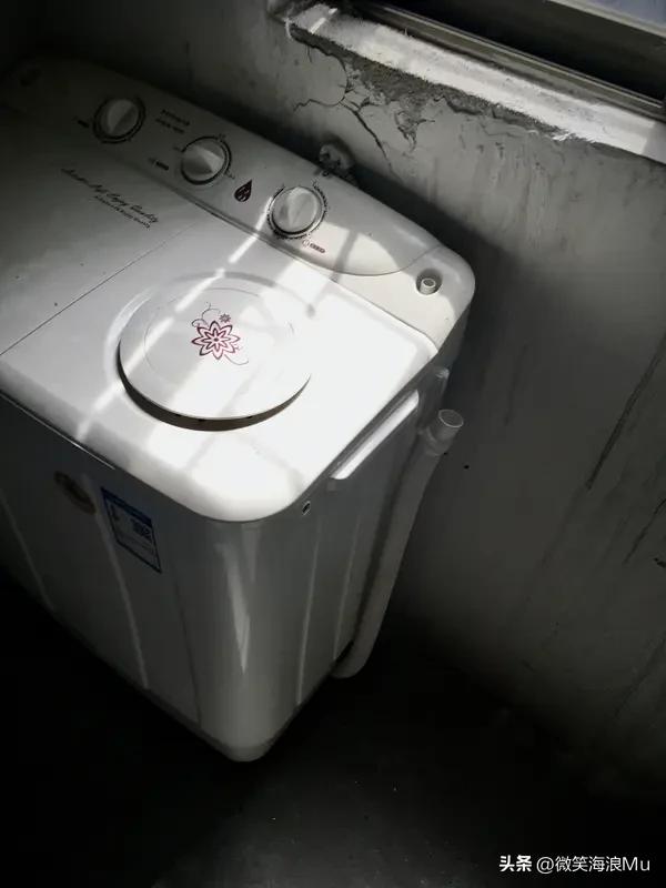 科技创造生活，科技引领未来。可爱多一点，干爽多一点，三桶洗衣机上市了。三筒洗衣机