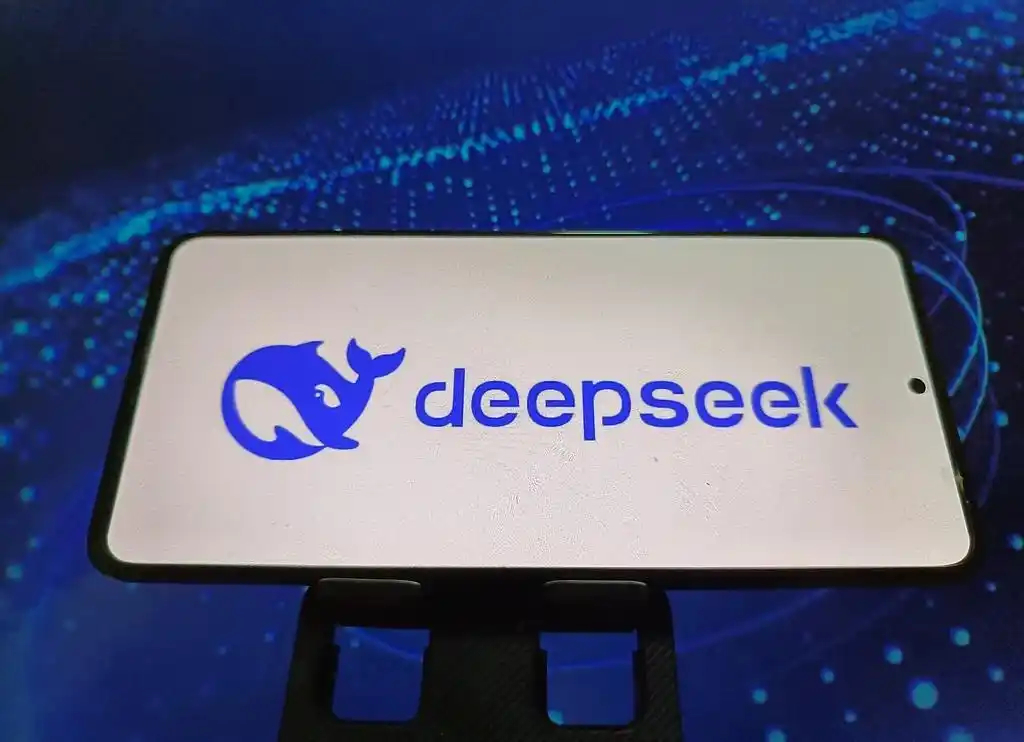 用DeepSeek炒股的人出现了 到时候赚了是自己牛逼有远见，亏了是Deepse