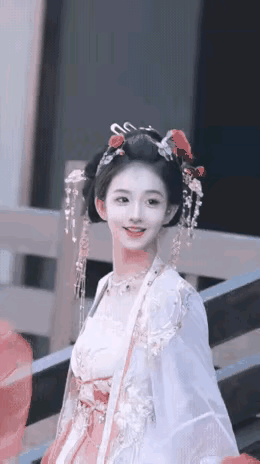 图一：有一些小姐姐，挺合适古装的，气质一瞬间就上来了。
图二：这个事情告诉我们什