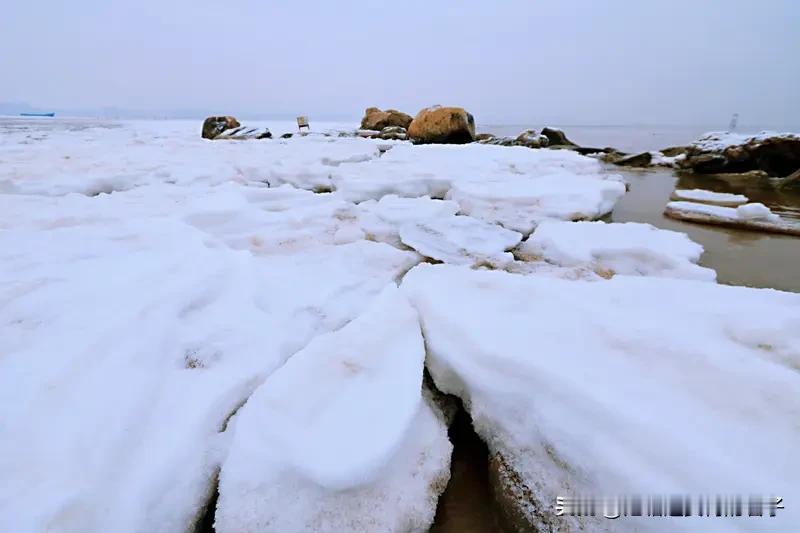 看到“冰封万里江河冷”这个上联，瞬间就感受到了大雪节气那种冰天雪地的冷意。这上联