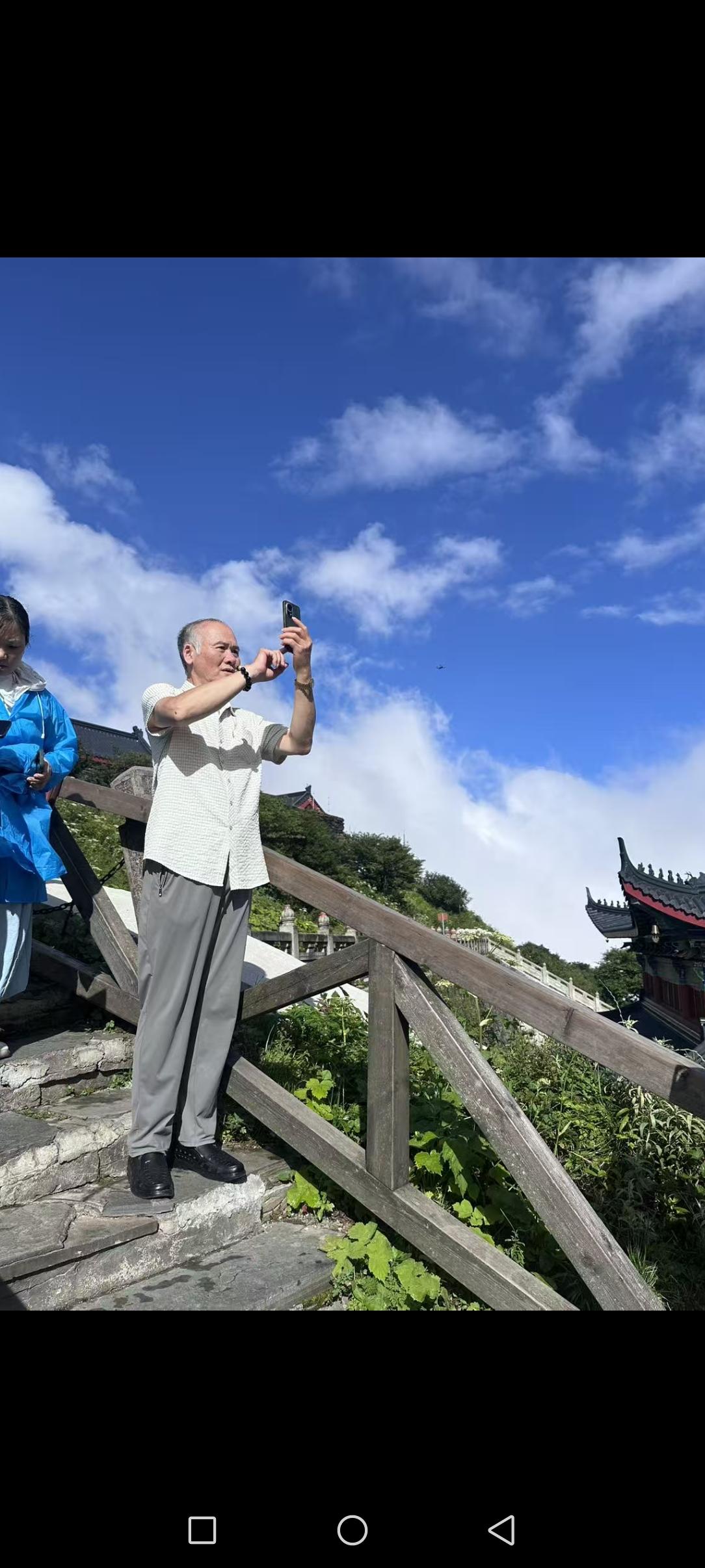 大美贵州，你好！
领略了你那山清水秀及风光婍妮与一半江水、一半城之风景如画的美丽