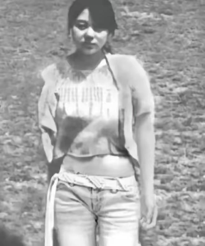 1993年7月，河南新安县的刑场上，23岁的任雪被武警押解着走向生命的终点。她天