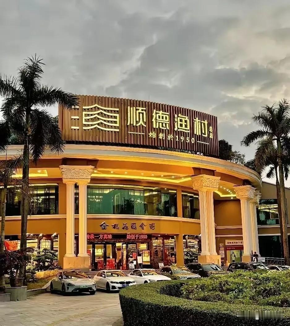 顺德渔村大酒楼的保安驱赶避雨母子这件事，你真以为错全在保安身上？根本不是。保安一